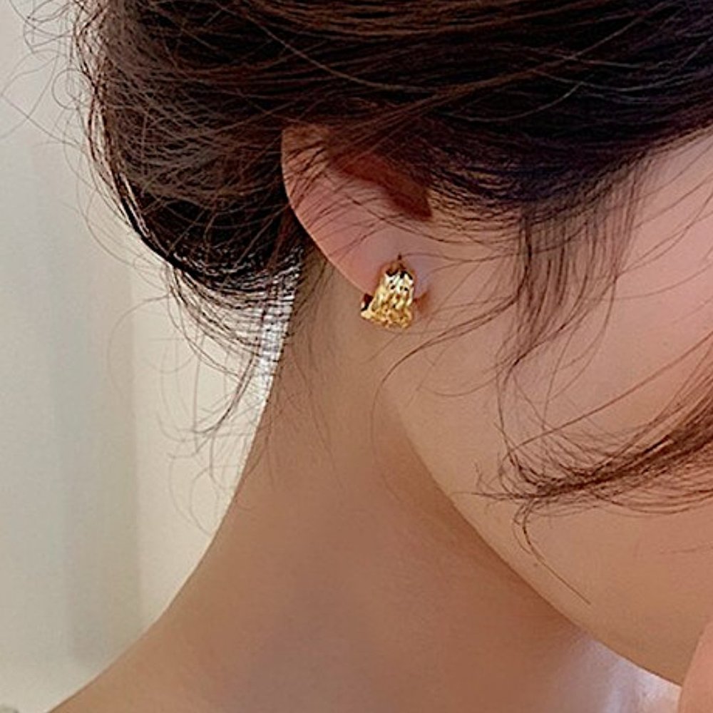 NEW~ Anthropologie Molten Gold Huggie Hoop Earrings - Picture 4 of 11